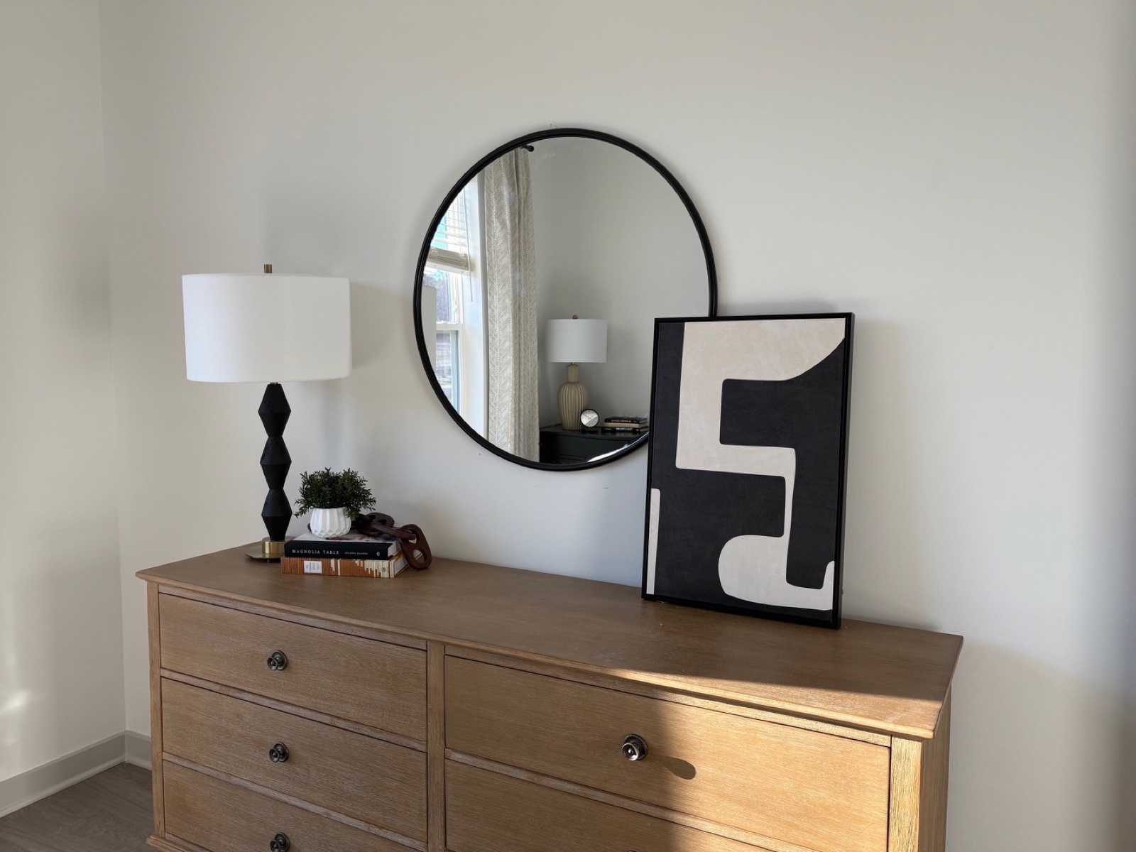Annandale, dresser vignette