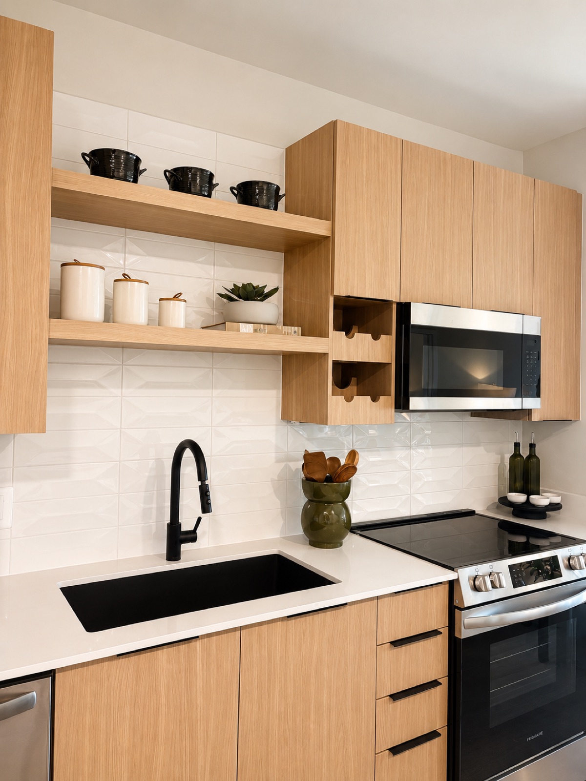 Moorefield, light oak kitchen with black fixtures