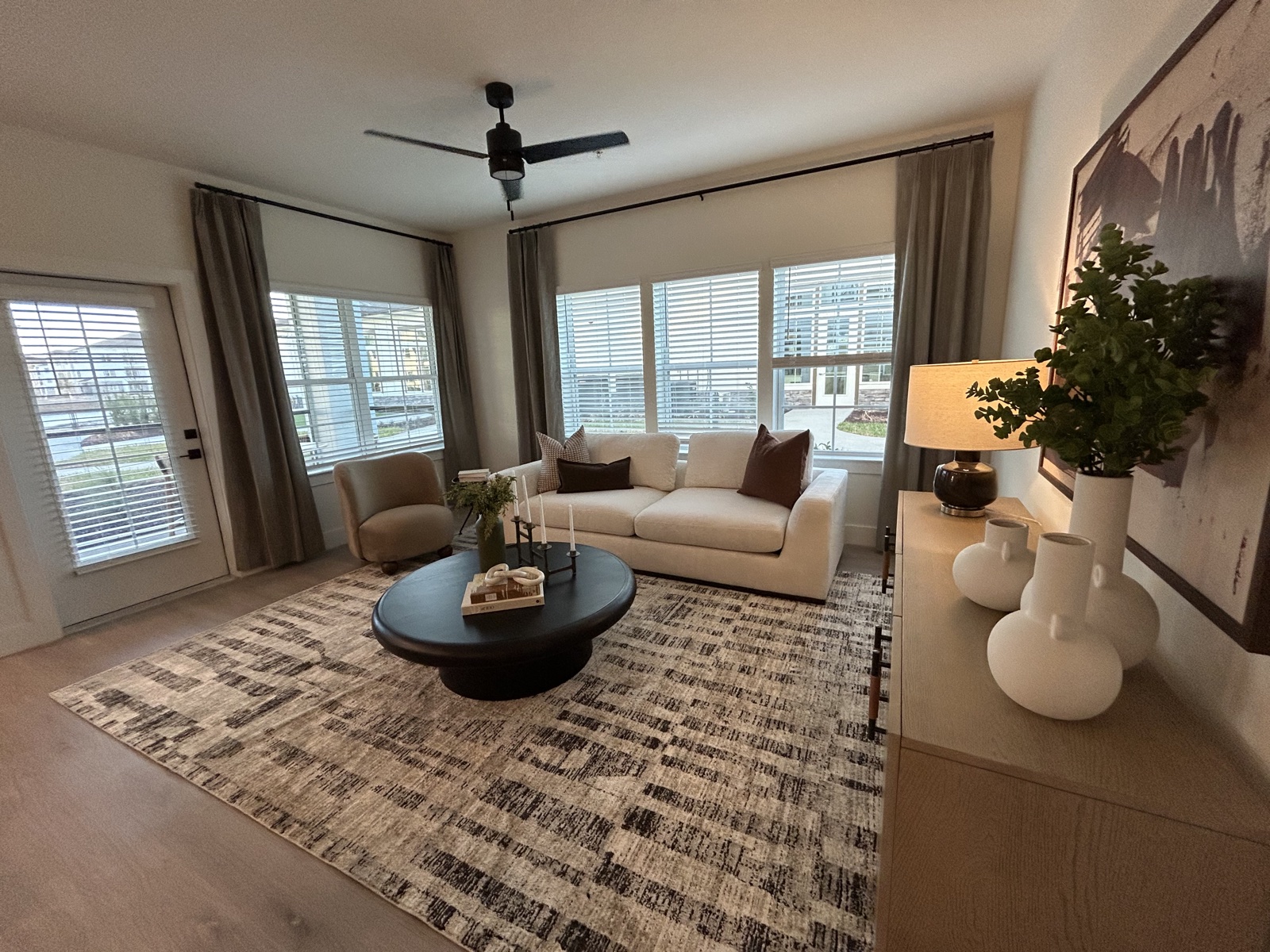 Murabella, accent corner